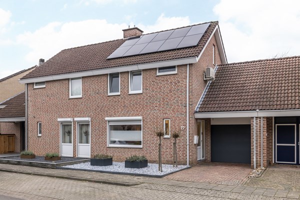 Verkocht: Instapklare gemoderniseerde geschakelde 2 onder 1 kap woning in Eys